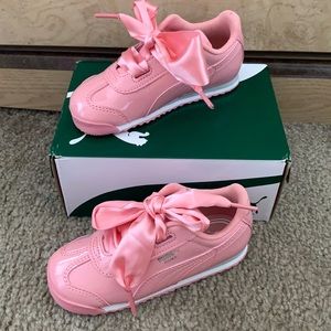 COPY - GIRLS PINK PUMAS